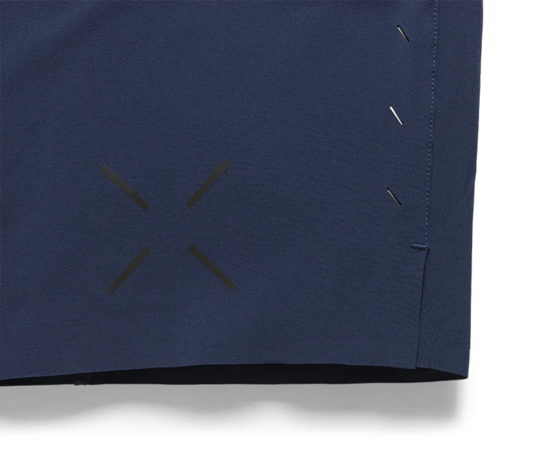 Ten Thousand interval short navy logo en vertilatie